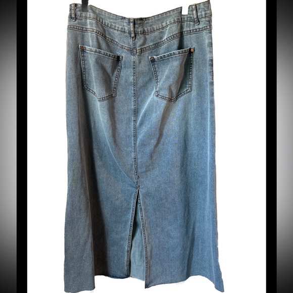 Denim Maxi skirt in size 14. EUC. Cotton Blend, back Slit. - Picture 2 of 8
